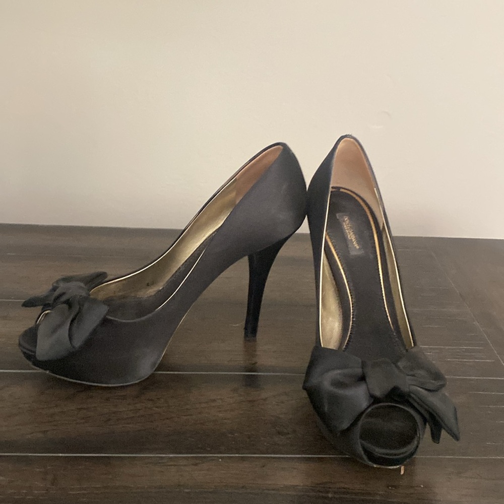 Dolce & Gabbana Black Heels with Elegant Bow - Picture 2 of 12